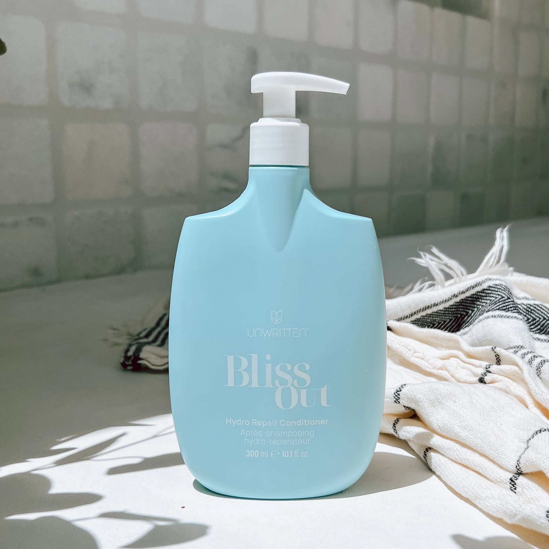 Unwritten Bliss Out Hydro Repair Conditioner 300ml - Image 3